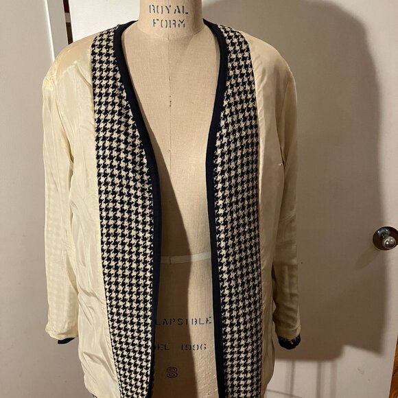 Authentic CHANEL VINTAGE 1980s classic houndstooth jacket, CC buttons, FR40/US10 - Picture 7 of 7